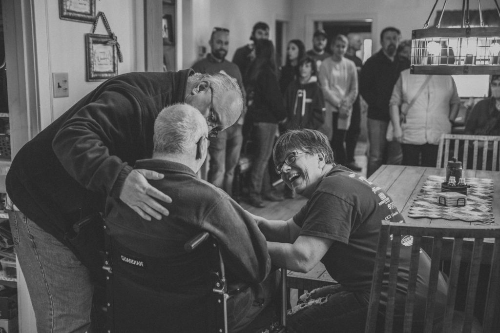 Chia sẻ với người thân về bệnh ALS